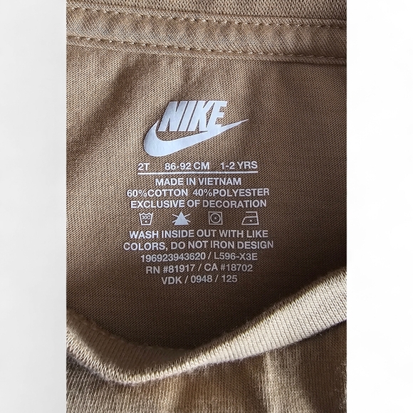 Nike Logo Tee & Shorts Set Size 2T - Picture 3 of 3